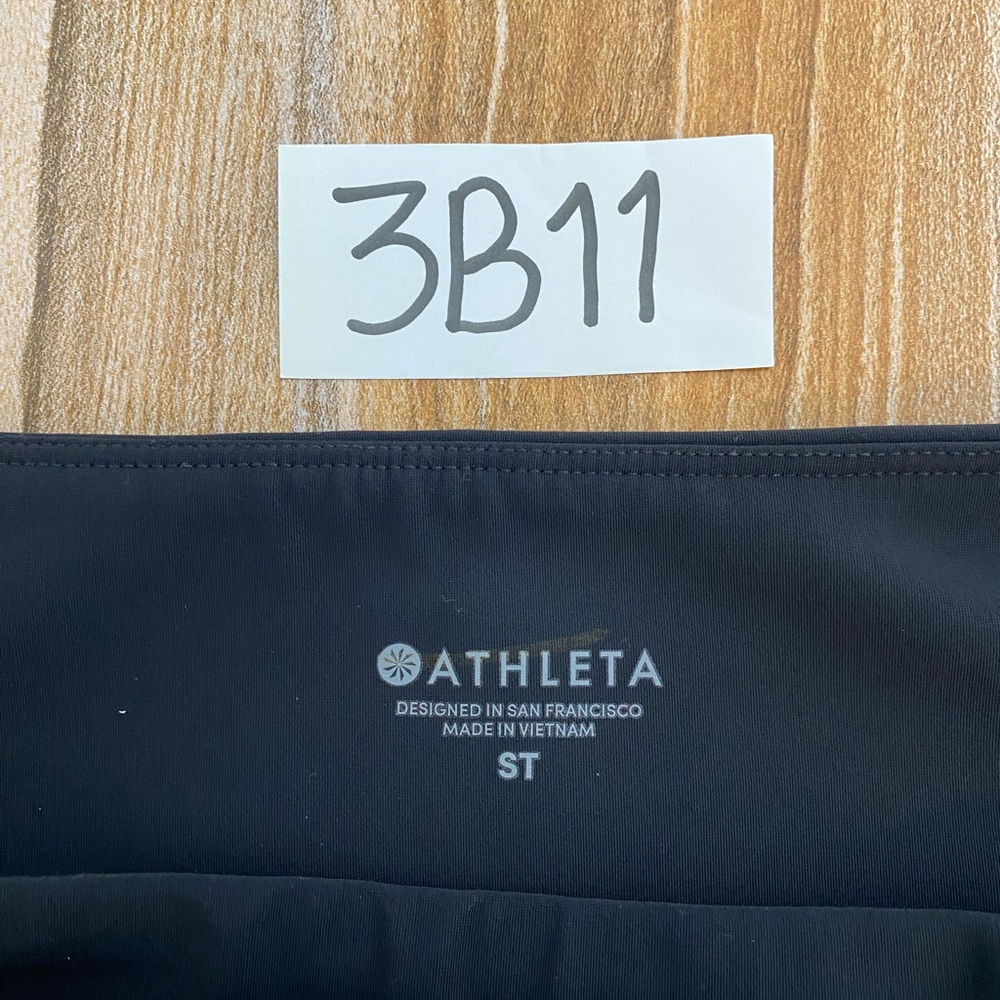 Athleta Stellar Cropped Pants Zippered Pockets Women’s Size ST Black - Picture 6 of 10